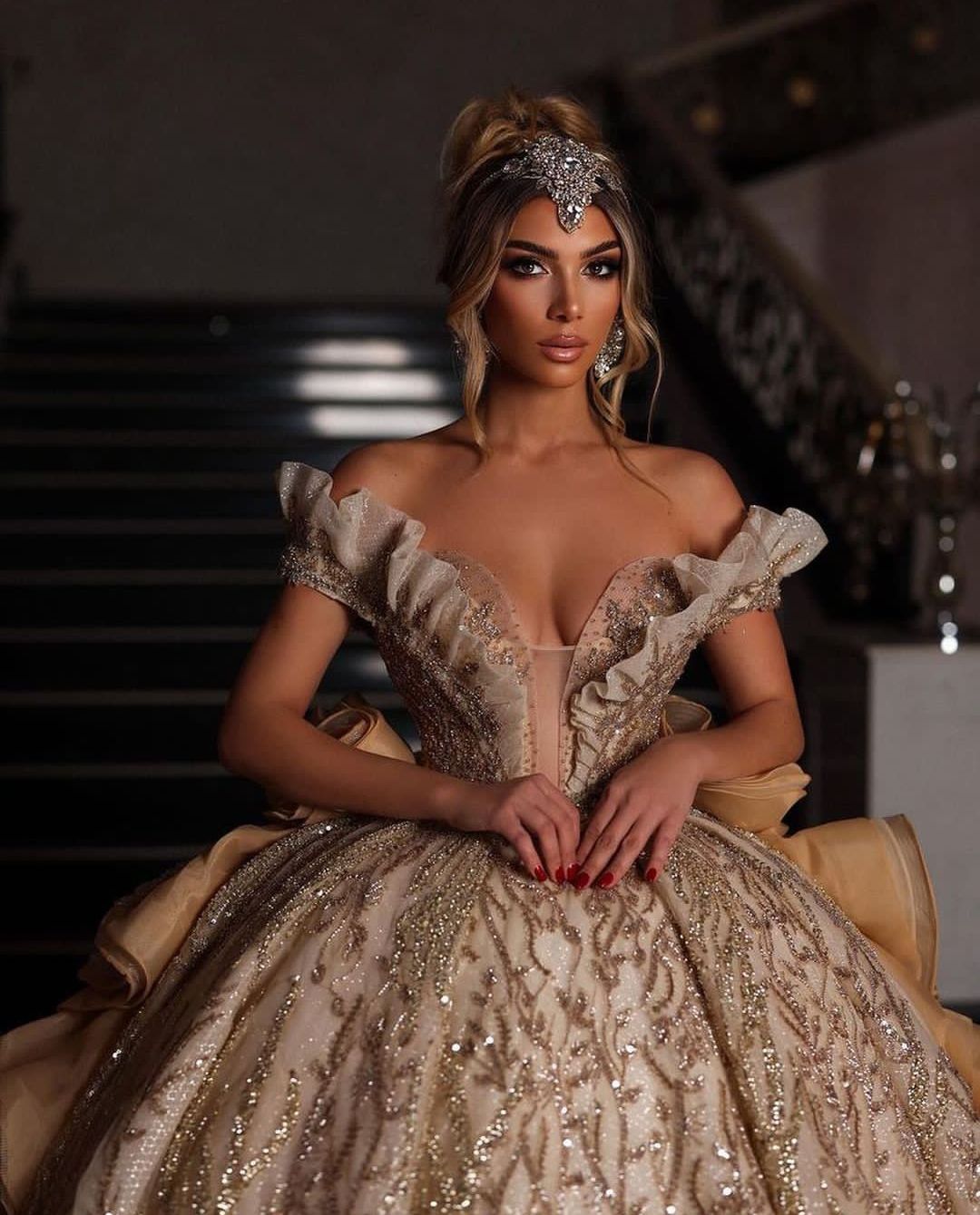 Champagne Ball Gown Wedding Dresses Deep V Neck Sleeveless Off Shoulder Beads Applique Sequins 3D Lace Ruffles Sparkly Plus Size Bridal Gowns Custom M