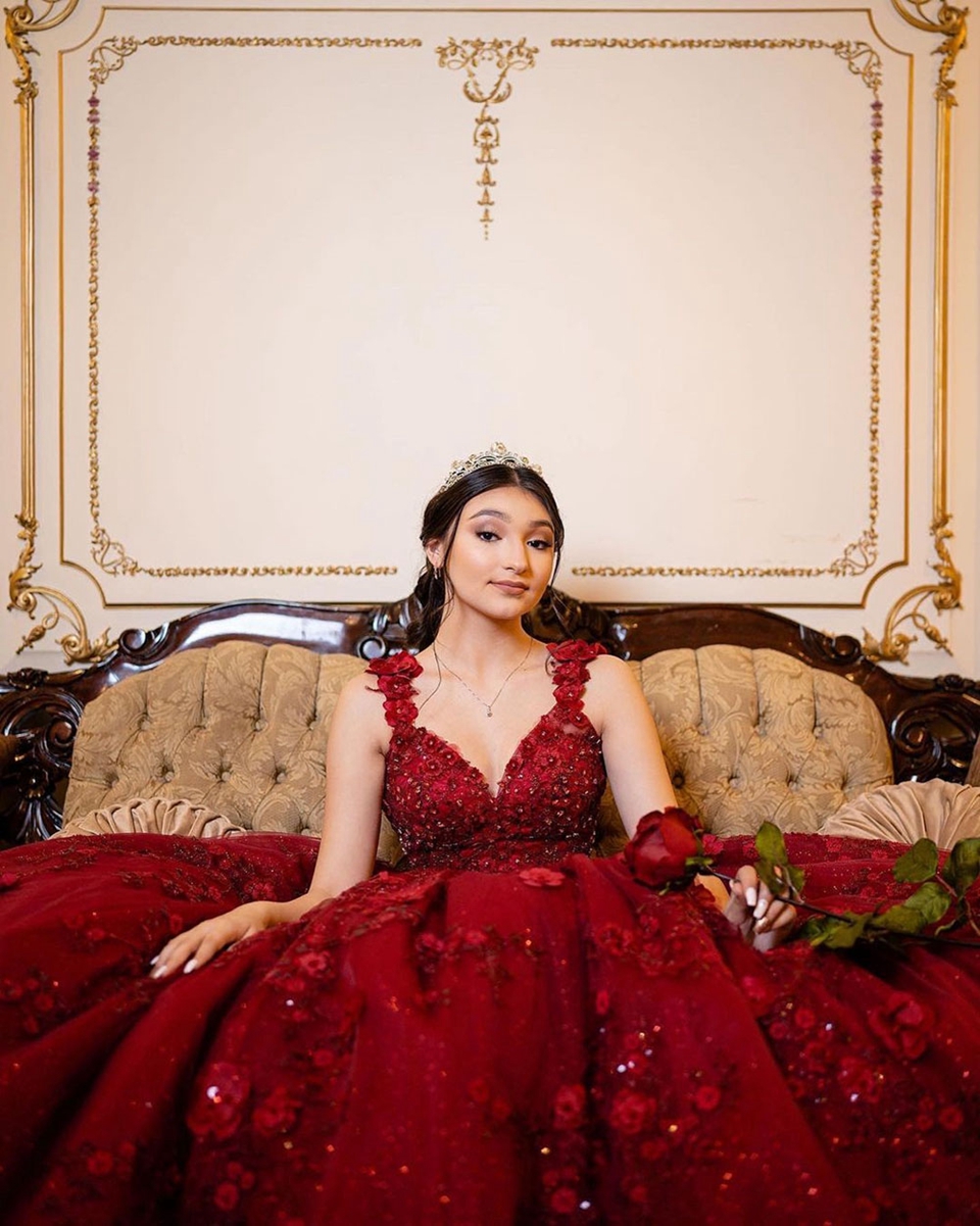 Glitter Wine Red Sleeveless V-Neck Quinceanera Dresses 3D Floral Applique Crystal Beaded Sequins Ball Girl Birthday Party Prom Dress Charro Sweet 15 d