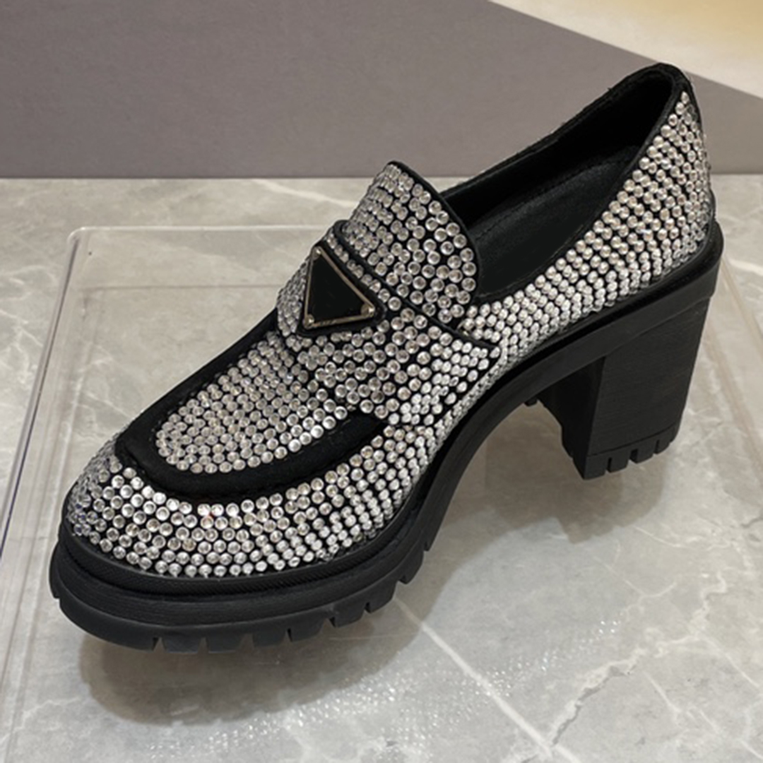 Rhinestone Dress shoes for womens pumps luxury Designer crystal classic Triangle buckle Ladies loafers chunky heel 8.5cm high heeled womens shoe 35-41 with box, Silver
Rhinestone Dress shoes for womens pumps luxury Designer crystal classic Triangle buckle Ladies loafers chunky heel 8.5cm high heeled womens shoe 35-41 with box, Silver