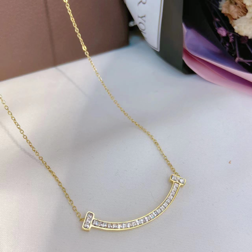 18K Gold Plated Stainless Steel Necklaces Fashion Womens Designer Necklace Choker Letters Pendant Chain Crystal Statement Wedding Jewelry Gift X428
18K Gold Plated Stainless Steel Necklaces Fashion Womens Designer Necklace Choker Letters Pendant Chain Crystal Statement Wedding Jewelry Gift X428