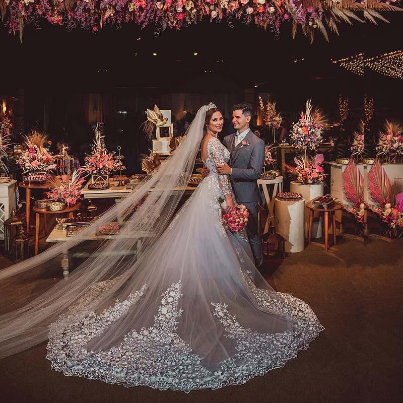 2023 Ball Gown Wedding Dresses Formal Bridal Gowns A Line Country Bohemia Beach Jewel Neck Illusion Long Sleeves Lace Appliques Crystal Beads Flowers 