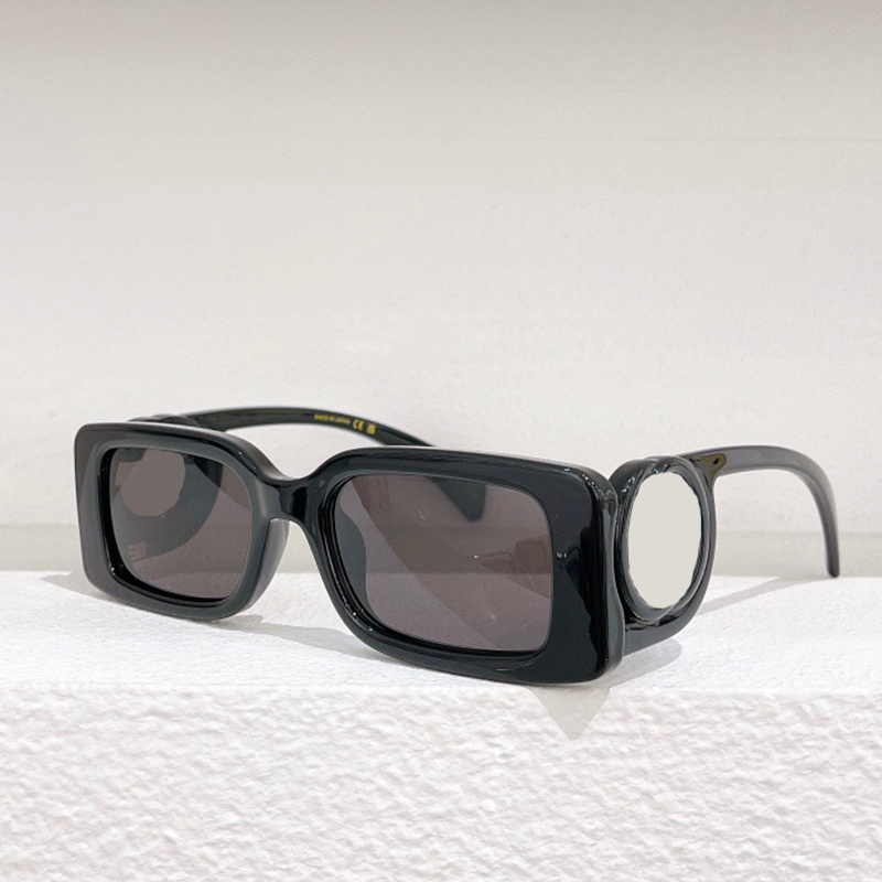 Sunglasses 1325S Black temples with cut-out Interlocking Rectangular Frames Gradient Lens Fashion Big logo Sun glasses Woman Goggle Beach Sun glasses UV400 men
Sunglasses 1325S Black temples with cut-out Interlocking Rectangular Frames Gradient Lens Fashion Big logo Sun glasses Woman Goggle Beach Sun glasses UV400 men