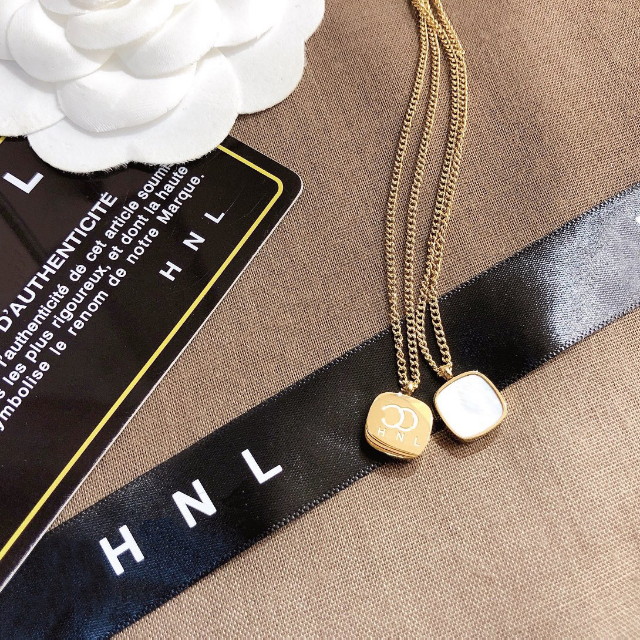 Charming Jewelry Necklaces Luxury Designer Pendant Necklace Selected Women Long Chains 18k Gold Plated Fine Gifts Design Fashion Style Women's Accessories
Charming Jewelry Necklaces Luxury Designer Pendant Necklace Selected Women Long Chains 18k Gold Plated Fine Gifts Design Fashion Style Women's Accessories