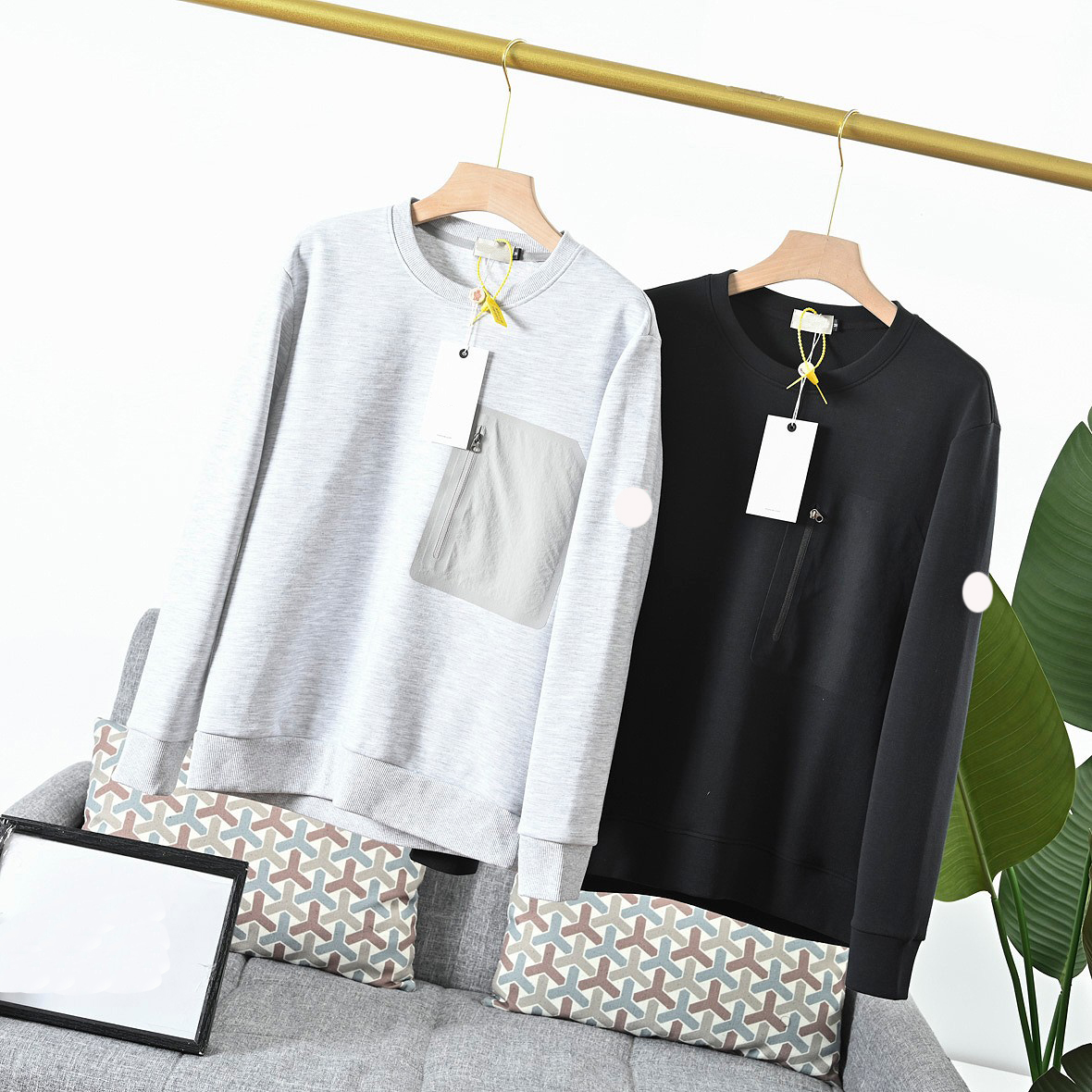 Classic Crew Neck Long Sleeve Men's Sweatshirt Chest Logo Sweatshirt French Luxury Designer Hoodie Size M-XXXL, Black
Classic Crew Neck Long Sleeve Men's Sweatshirt Chest Logo Sweatshirt French Luxury Designer Hoodie Size M-XXXL, Black