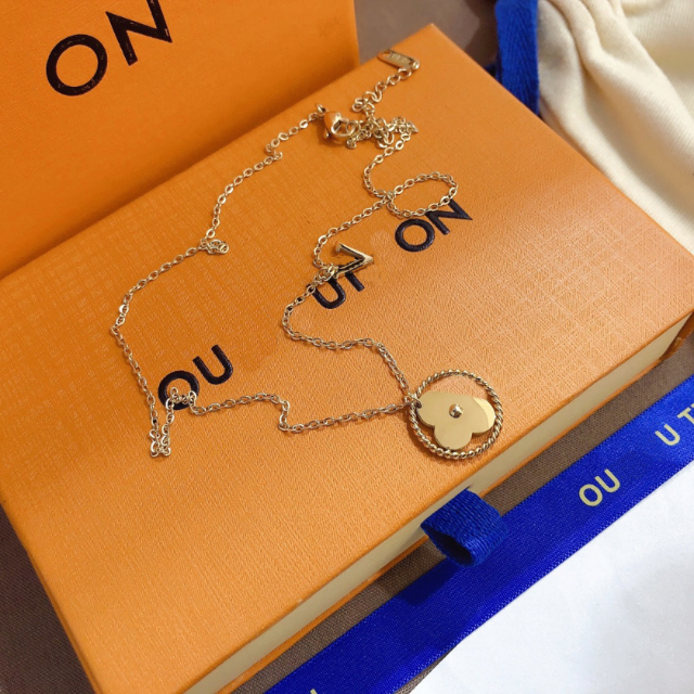 Luxury Quality Small Flower Pendant Necklaces 18k Gold-plated Jewelry Necklaces Selected High-grade Brand Long Chains Selected Exquisite Gifts Lovers Christmas
Luxury Quality Small Flower Pendant Necklaces 18k Gold-plated Jewelry Necklaces Selected High-grade Brand Long Chains Selected Exquisite Gifts Lovers Christmas