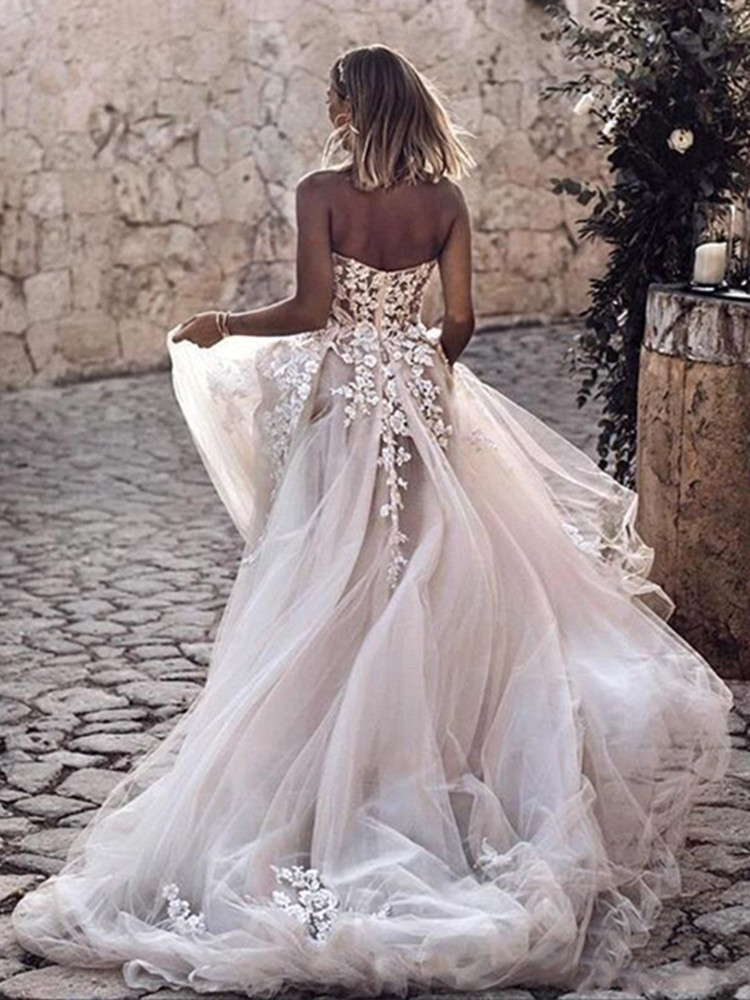 Classic Boho Tulle A-Line Wedding Dresses Long Beach Bridal Gowns Sleeveless Sweetheart Neck Lace Appliqued Exposed Boning Corset Bride Vestido De Nov