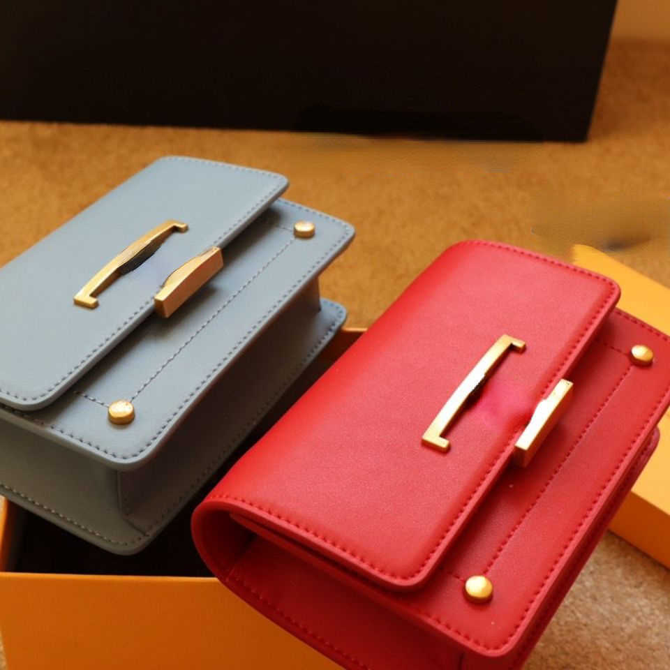 Luxury Designer Shoulder Bags Crossbody Bag Tote 2023 New Women's Texture Leather Gold Chain Multifunctional Messenger Bag Gift Box Packaging Factory Direct Sale, Cowhide red
Luxury Designer Shoulder Bags Crossbody Bag Tote 2023 New Women's Texture Leather Gold Chain Multifunctional Messenger Bag Gift Box Packaging Factory Direct Sale, Cowhide red