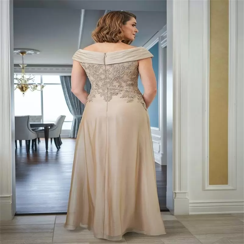 V-Neck Satin Classic Mother Of The Bride Dresses Champagne Long Wedding Party Gowns Lace Appliqued Groom Mom Elegant Prom Evening Formal Wear