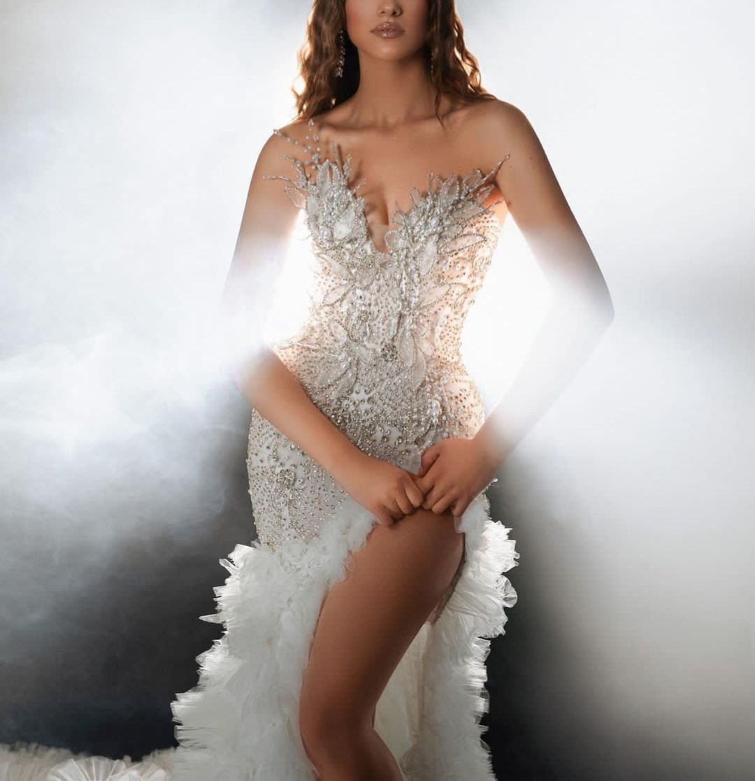 Luxury Evening Dresses Sleeveless V Neck Hollow Lace Appliques Sequins Beaded Diamonds Side Slit Layer Floor Length Celebrity Plus Size Party Prom Gow