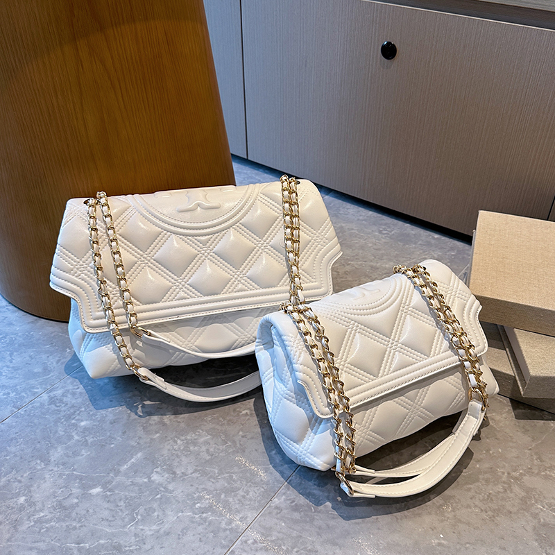 Designer Luxury Women Bag Handbag Fashion Inclined Shoulder Bags Versatile Purses Tories Totes Large Capacity Saddle Coal Wallet 5A Quality, 22cm16cmwhite
Designer Luxury Women Bag Handbag Fashion Inclined Shoulder Bags Versatile Purses Tories Totes Large Capacity Saddle Coal Wallet 5A Quality, 22cm16cmwhite