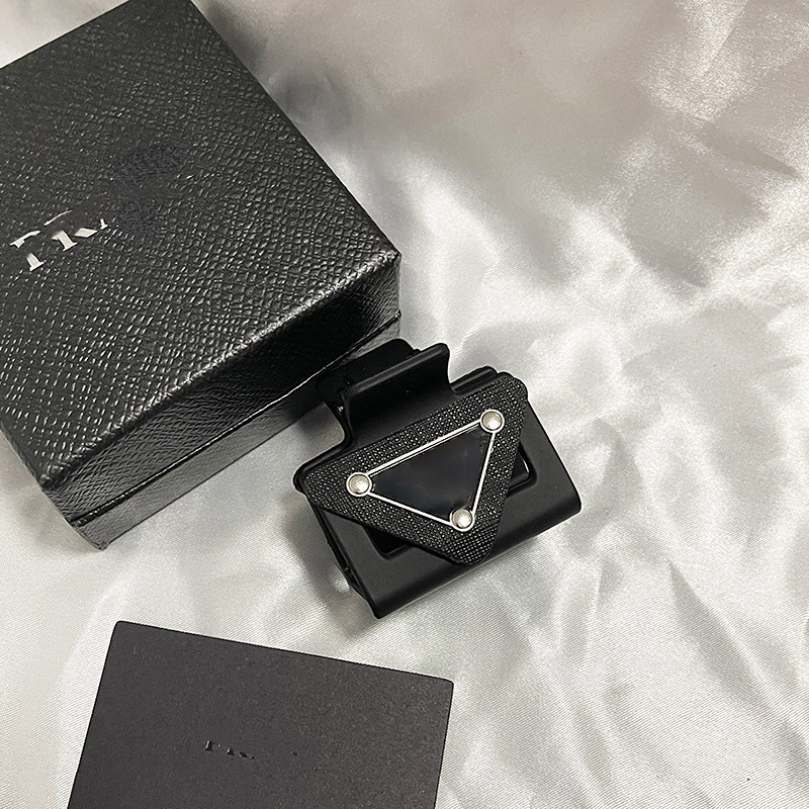 Korean Style Triangle Large Hairpin Frosted Plastic Fashion Design Shark Clip Designer Women Hair Accessories Popular Brand Hair Band Premium Gift, Big
Korean Style Triangle Large Hairpin Frosted Plastic Fashion Design Shark Clip Designer Women Hair Accessories Popular Brand Hair Band Premium Gift, Big