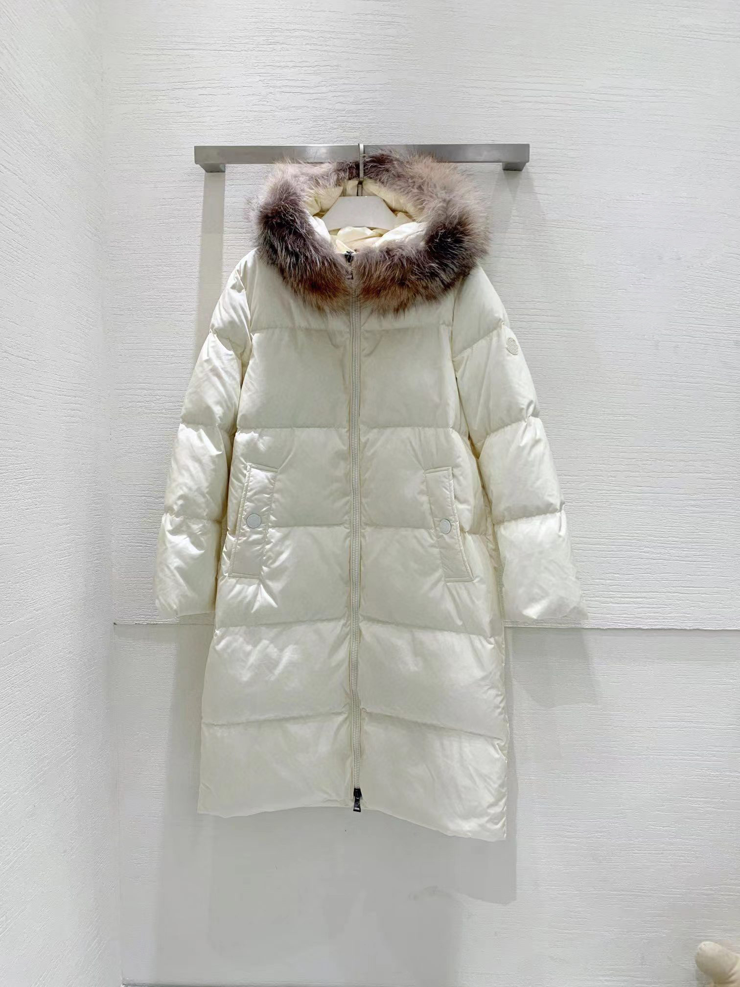 Luxury brand womens puffa coats 2023 fashion casual long sleeve Hooded Winter Outerwear Coats Hat Geometric printed down thick letter printing parka size xs-m
Luxury brand womens puffa coats 2023 fashion casual long sleeve Hooded Winter Outerwear Coats Hat Geometric printed down thick letter printing parka size xs-m