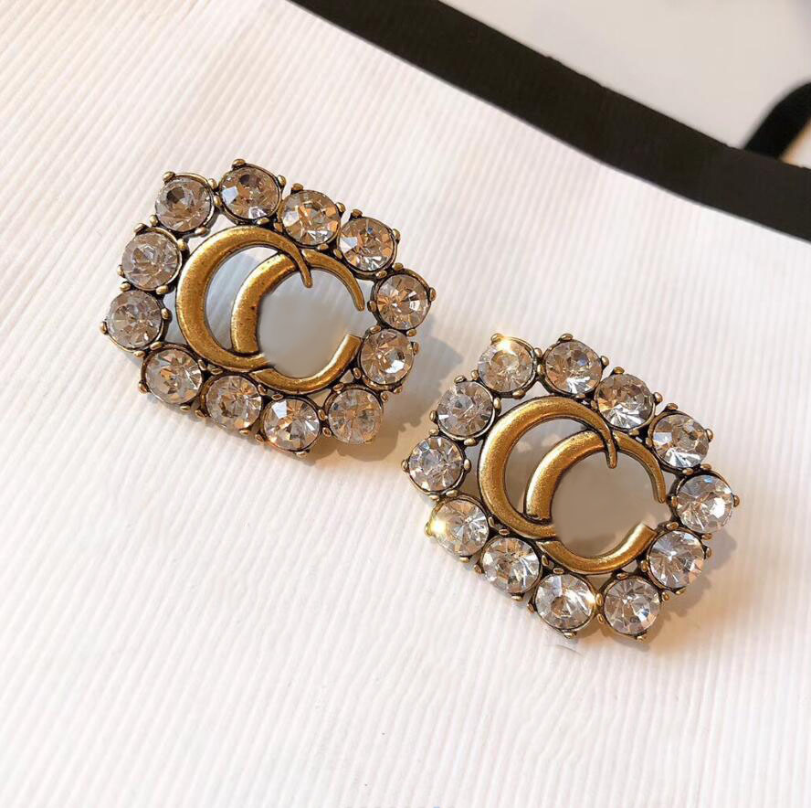Women luxury rhinestone Letter Earrings Stud aretes top brass material with stamps for ladies wedding party designer jewelry gift
Women luxury rhinestone Letter Earrings Stud aretes top brass material with stamps for ladies wedding party designer jewelry gift