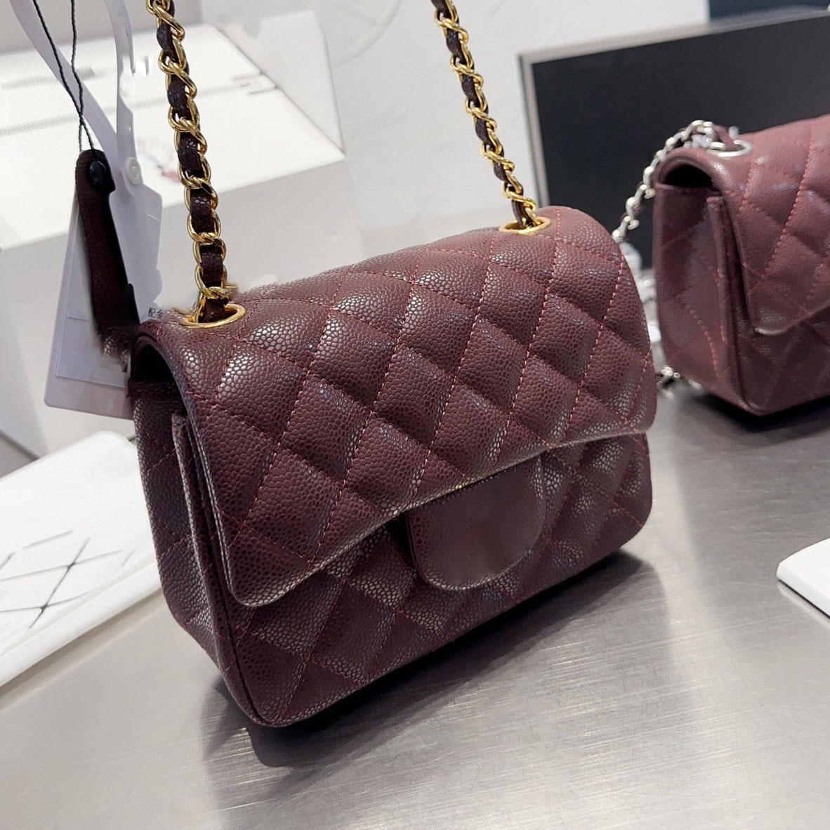 Caviar Cowhide Quilted Designer Bags Classic Gold Silver Metal Hardware Leather Chain Crossbody Coins Purse Matelasse Leather Womens Luxury Mini Handbags 17CM, Box
Caviar Cowhide Quilted Designer Bags Classic Gold Silver Metal Hardware Leather Chain Crossbody Coins Purse Matelasse Leather Womens Luxury Mini Handbags 17CM, Box