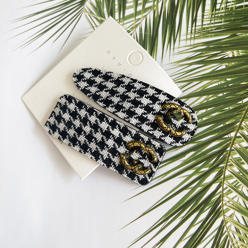 Knitted Thousand Bird Plaid Hairpin Fashion Classic Headwear Simple Black White Design Hair Clip Korean Style Girl Hair Accessories Popular Brand Gift, #2
Knitted Thousand Bird Plaid Hairpin Fashion Classic Headwear Simple Black White Design Hair Clip Korean Style Girl Hair Accessories Popular Brand Gift, #2