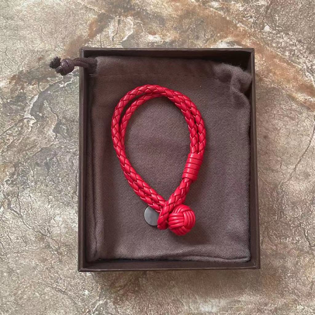 Designer bracelets ladies bracelet gold Men's and women's hand-woven leather hand rope couple bracelet gift lambskin transfer Year of your life
Designer bracelets ladies bracelet gold Men's and women's hand-woven leather hand rope couple bracelet gift lambskin transfer Year of your life