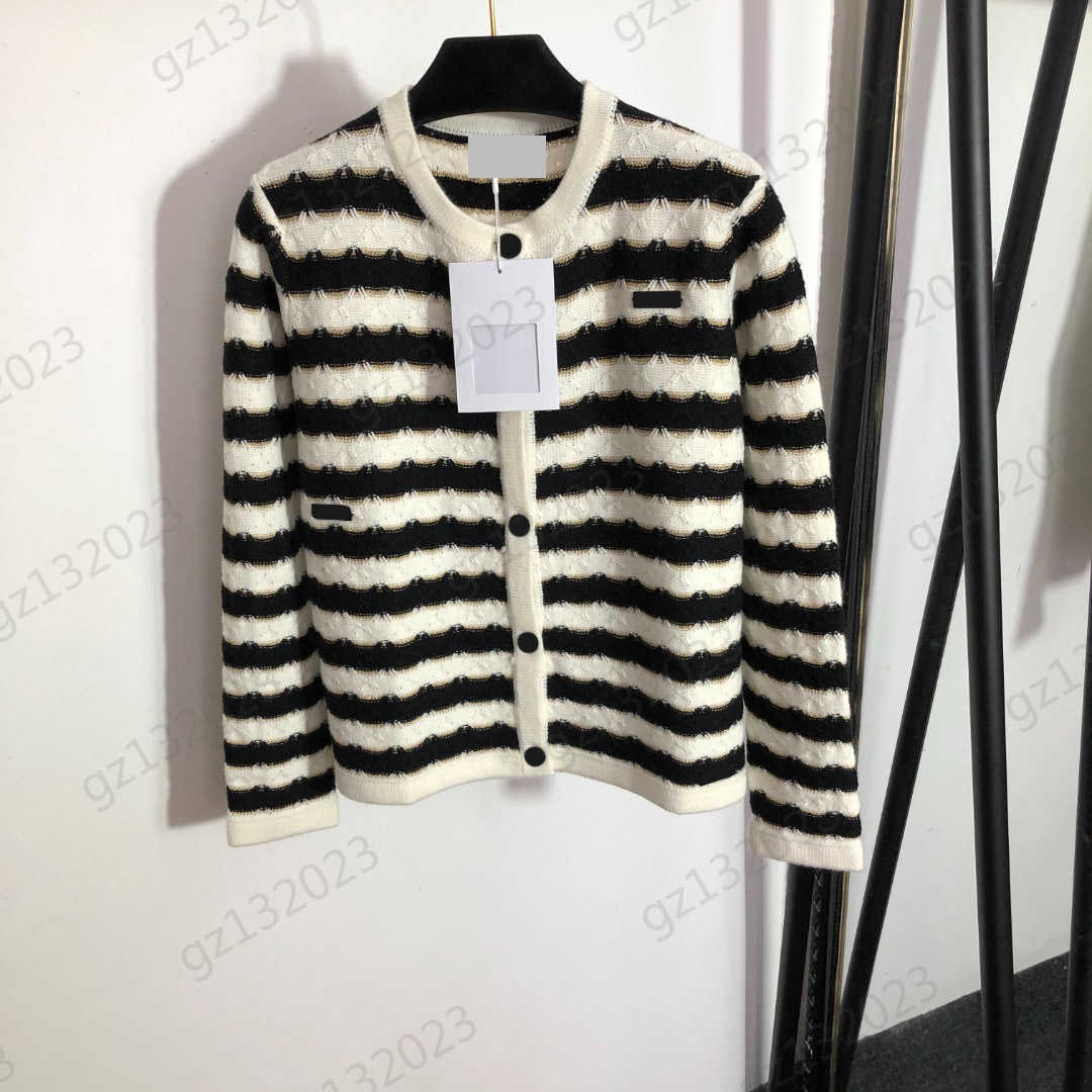 Cardigans Womens Sweaters Bright Silk Blend Wavy Striped Long Sleeve Knitted Cardigan Classic Crewneck Button Open Casual Joker Knitwear Women Clothes
Cardigans Womens Sweaters Bright Silk Blend Wavy Striped Long Sleeve Knitted Cardigan Classic Crewneck Button Open Casual Joker Knitwear Women Clothes