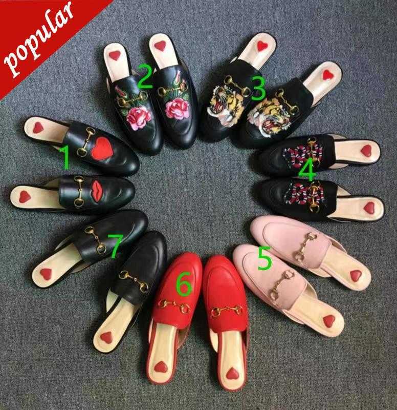 2023 Designer Princetown Slippers Genuine Leather Mules Women Loafers Metal Chain Comfortable Casual Shoe Lace Velvet Slipper WIth Box DZP0, Color a6
2023 Designer Princetown Slippers Genuine Leather Mules Women Loafers Metal Chain Comfortable Casual Shoe Lace Velvet Slipper WIth Box DZP0, Color a6