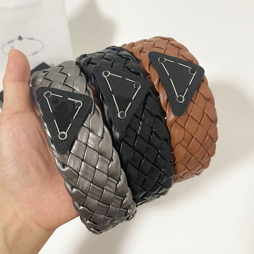 Luxury Designer Headbands Womens Solid Color Brand French leather weaving Hairband High Sense Autumn Sport Wide Edge Turban Headwraps for Hat Accessories Gift, Gray
Luxury Designer Headbands Womens Solid Color Brand French leather weaving Hairband High Sense Autumn Sport Wide Edge Turban Headwraps for Hat Accessories Gift, Gray