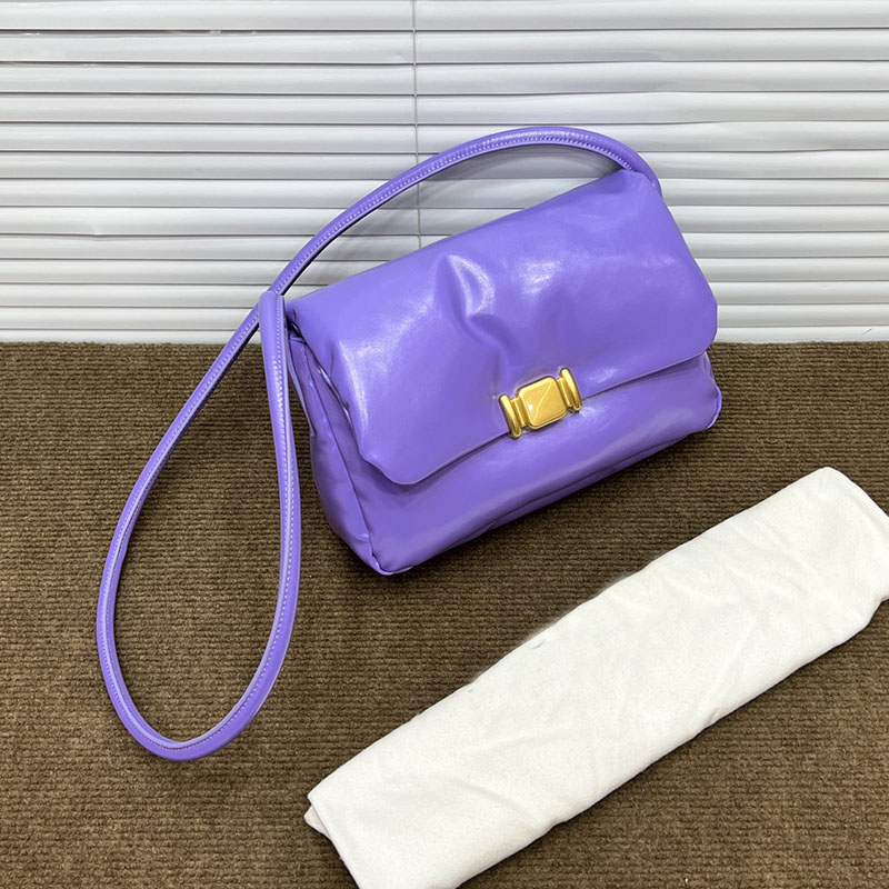Purple Pillow Armpit Bag Soft Cloud Designer Bag Flap Crossbody Shoulder Bags Purse Women Handbags Genuine Leather Gold Hardware Buckle 5 Colors Fashion Pouch
Purple Pillow Armpit Bag Soft Cloud Designer Bag Flap Crossbody Shoulder Bags Purse Women Handbags Genuine Leather Gold Hardware Buckle 5 Colors Fashion Pouch