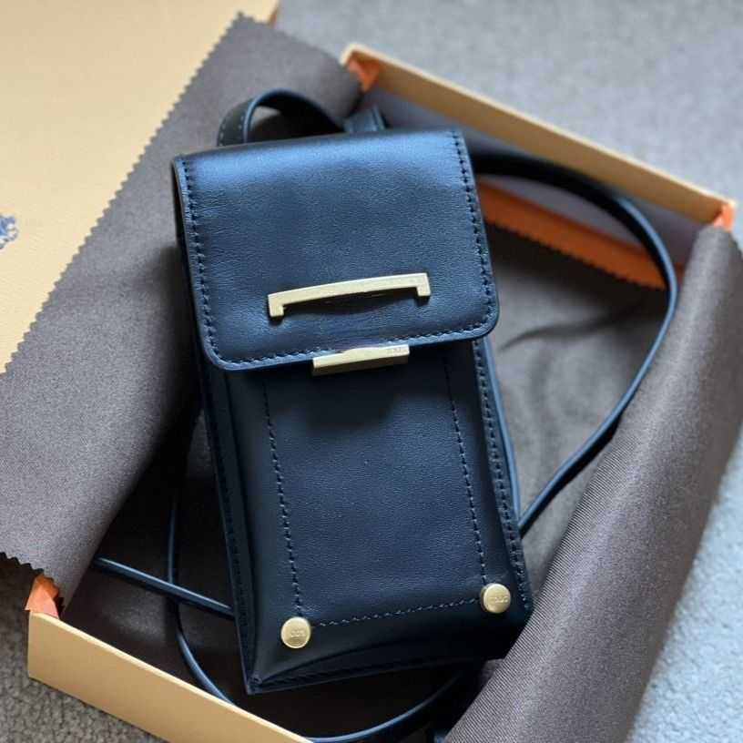 Luxury Designer Shoulder Bags Crossbody Bag Mobile Phone Bag New Tod Fashion Texture Metal Buckle Multifunctional Wallets Gift Box Packaging Factory Direct Sales, Black size: 9 x 17 (gift box)
Luxury Designer Shoulder Bags Crossbody Bag Mobile Phone Bag New Tod Fashion Texture Metal Buckle Multifunctional Wallets Gift Box Packaging Factory Direct Sales, Black size: 9 x 17 (gift box)