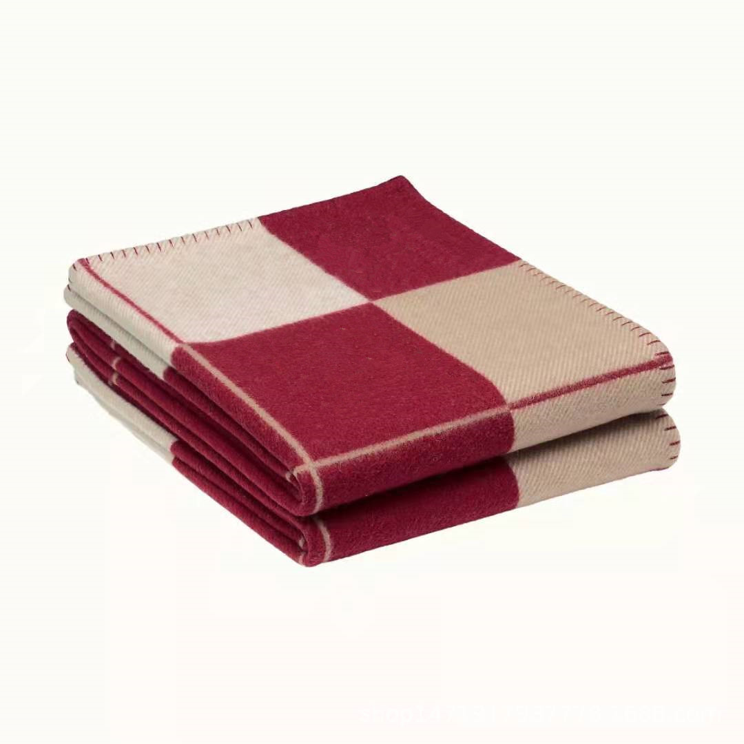 scarf woolen shawl 135x170cm Luxury Letter Cashmere Blanket Crochet Soft Wool Shawl Portable Warm Plaid Sofa Travel Fleece Knitted Throw Cape Designer Blankets
scarf woolen shawl 135x170cm Luxury Letter Cashmere Blanket Crochet Soft Wool Shawl Portable Warm Plaid Sofa Travel Fleece Knitted Throw Cape Designer Blankets