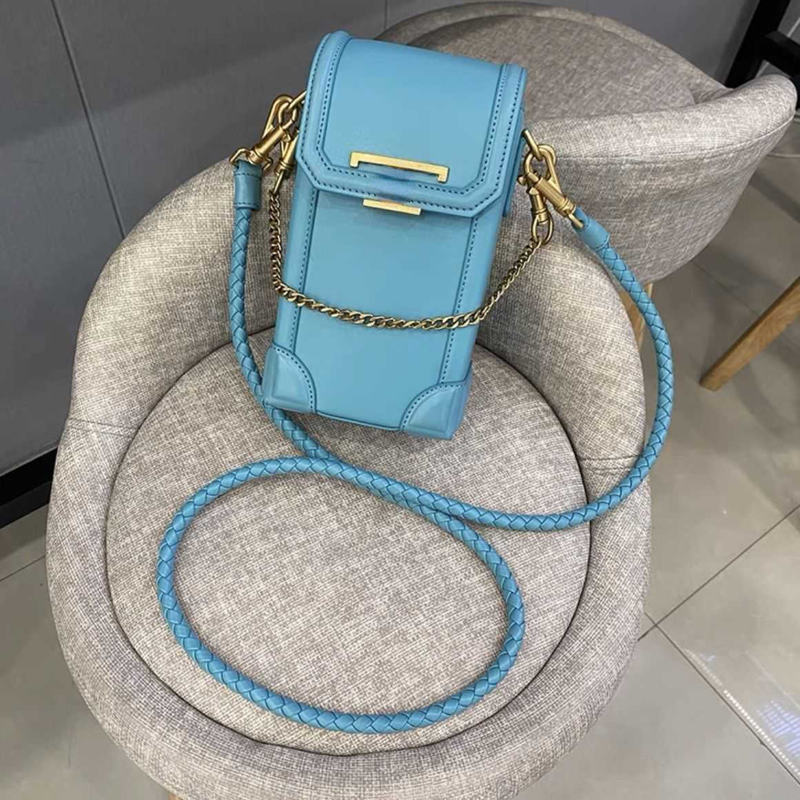 Luxury Designer Crossbody Bag Shoulder Bags Tote 2023 New Women's Fashion Texture Leather Mobile Phone bags Gift Box Packaging Factory Direct Sales, Blue
Luxury Designer Crossbody Bag Shoulder Bags Tote 2023 New Women's Fashion Texture Leather Mobile Phone bags Gift Box Packaging Factory Direct Sales, Blue