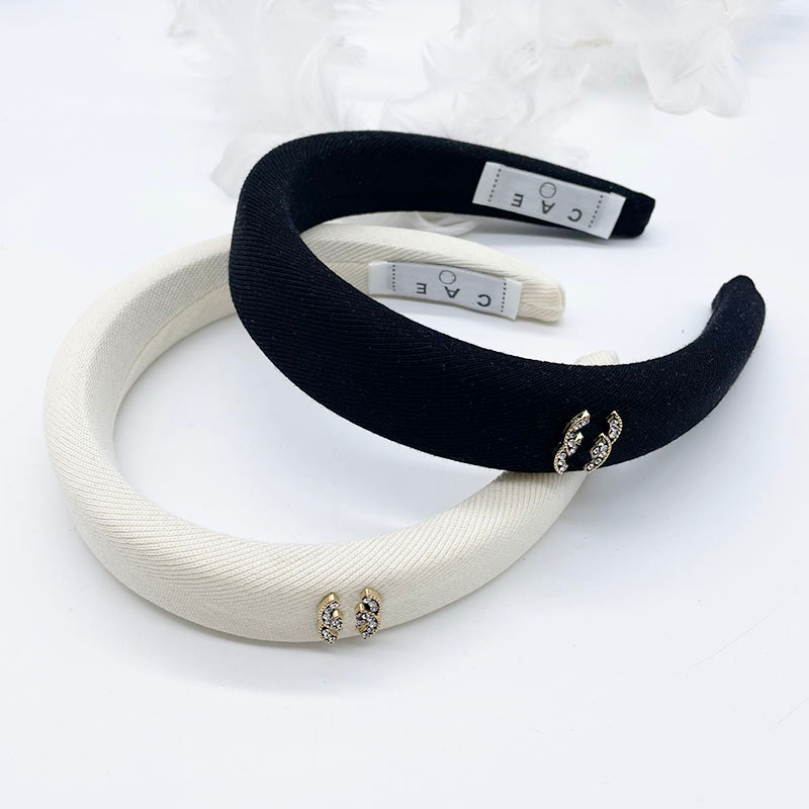Luxury Designer Headbands Womens Solid Color Brand Print Sponge fabric Hairband Fashion Womens Autumn Sports Wide Edge Turban Headwraps for Hat Accessories Gift, Brown
Luxury Designer Headbands Womens Solid Color Brand Print Sponge fabric Hairband Fashion Womens Autumn Sports Wide Edge Turban Headwraps for Hat Accessories Gift, Brown