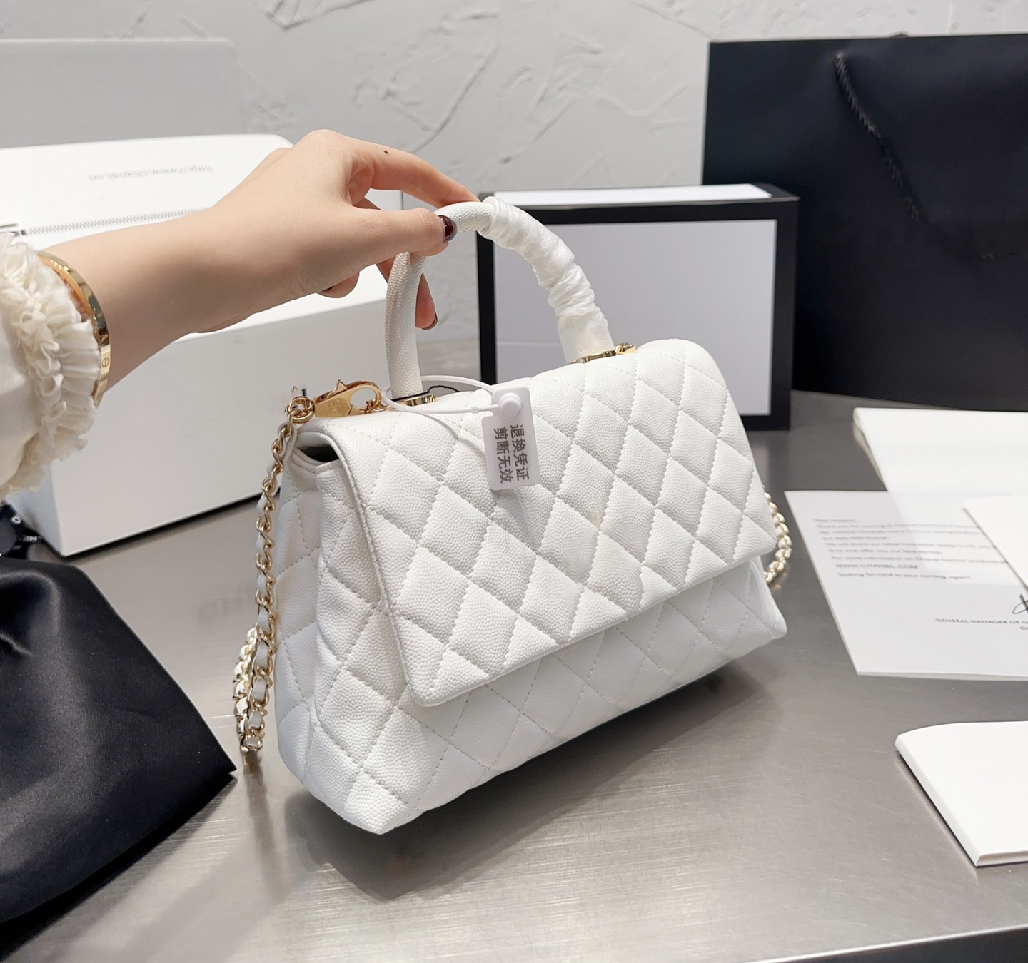 Luxury tote purse Shoulder bag Brand handbag message bags Genuine Leather Crossbody Cattlehide Original Quality Womens Coco Handle, White
Luxury tote purse Shoulder bag Brand handbag message bags Genuine Leather Crossbody Cattlehide Original Quality Womens Coco Handle, White