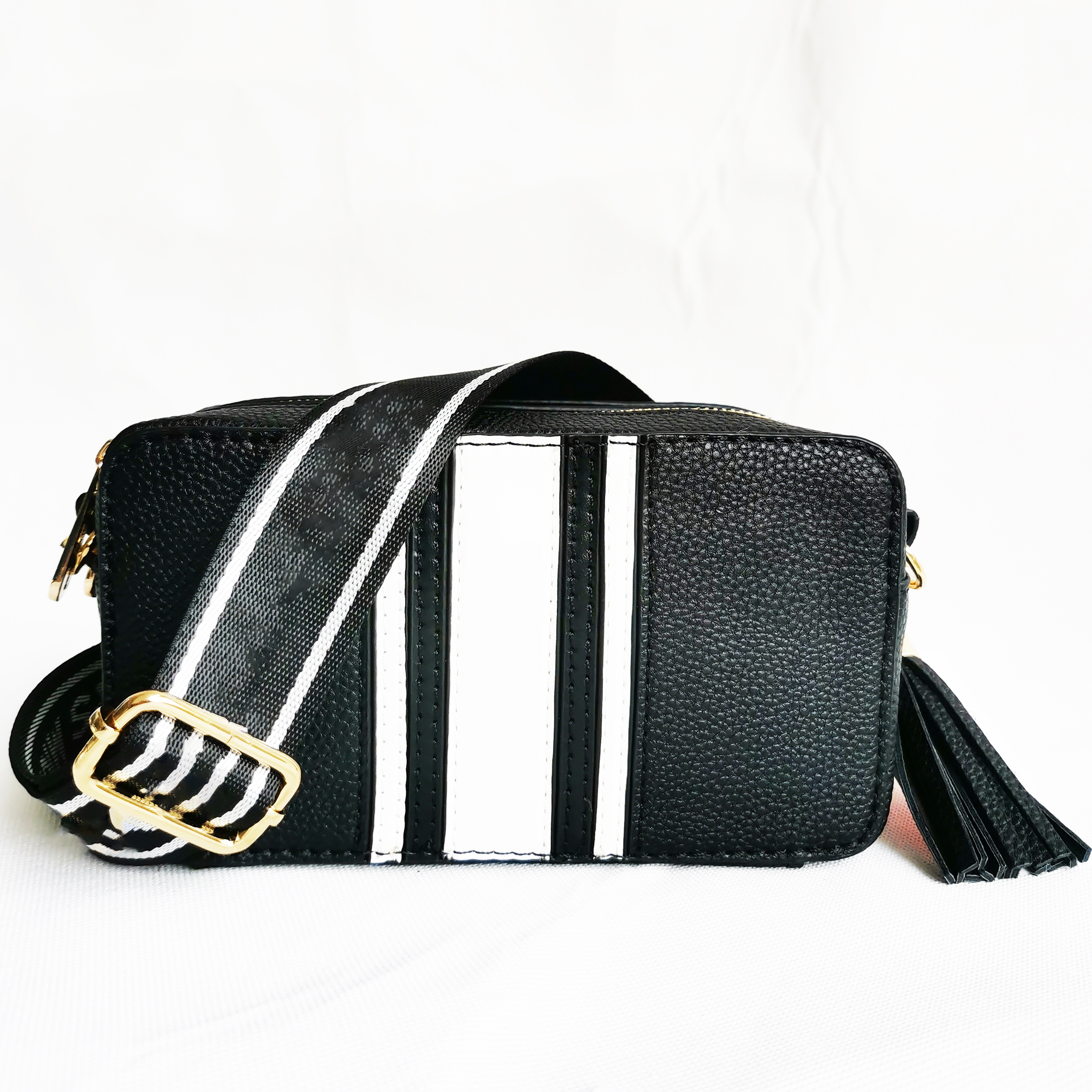 Luxurys Designers women Handbags bags 2023 new fashion bags ladies Messenger bag promotion shoulder casual chain small square bag 3288, Black
Luxurys Designers women Handbags bags 2023 new fashion bags ladies Messenger bag promotion shoulder casual chain small square bag 3288, Black