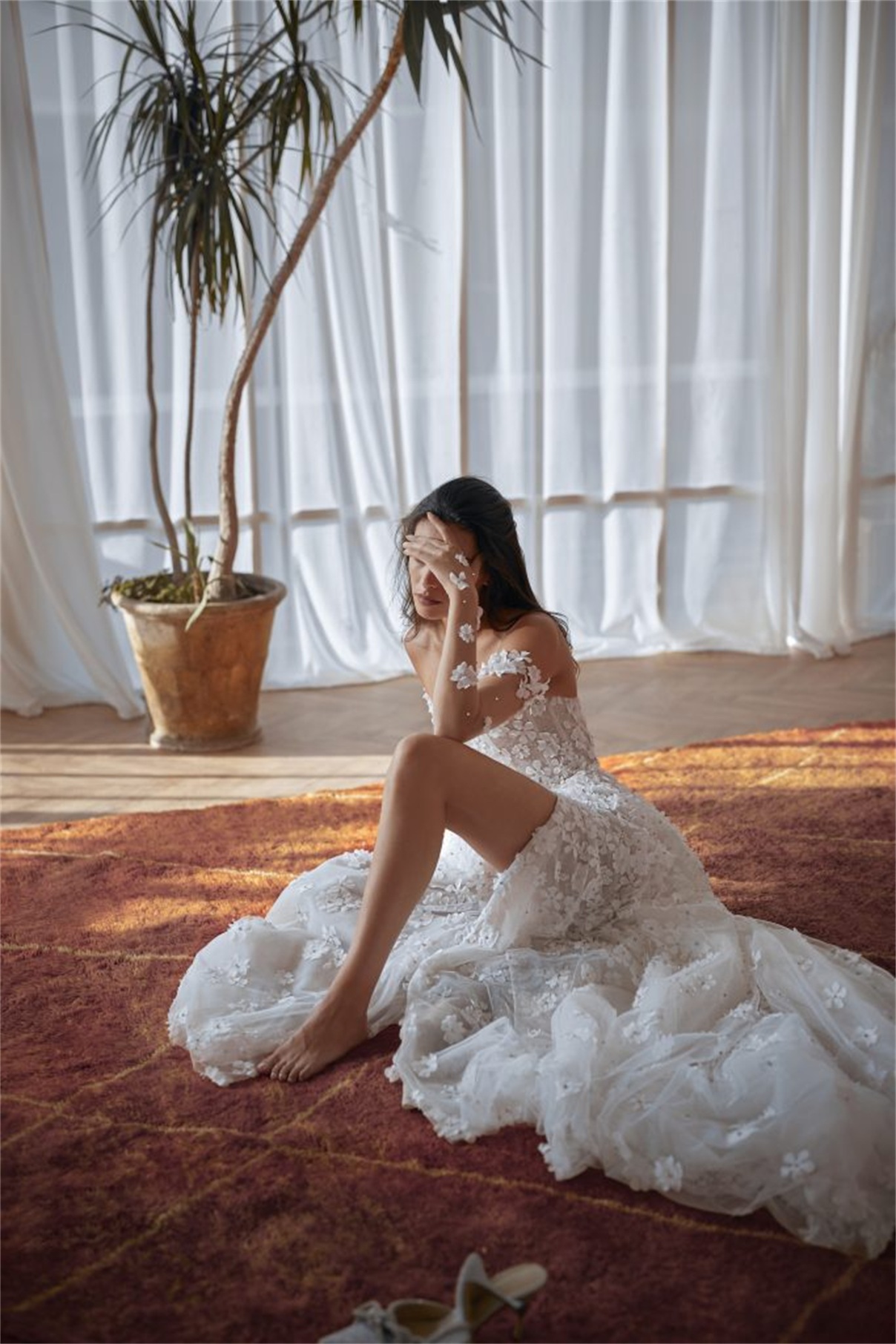 Elegant A-line Wedding Dresses Strapless Off the Sleeves 3D Flower Applicants High Split Chapel Gown Dress Custom Made Plus Size Bridal Dress Vestidos