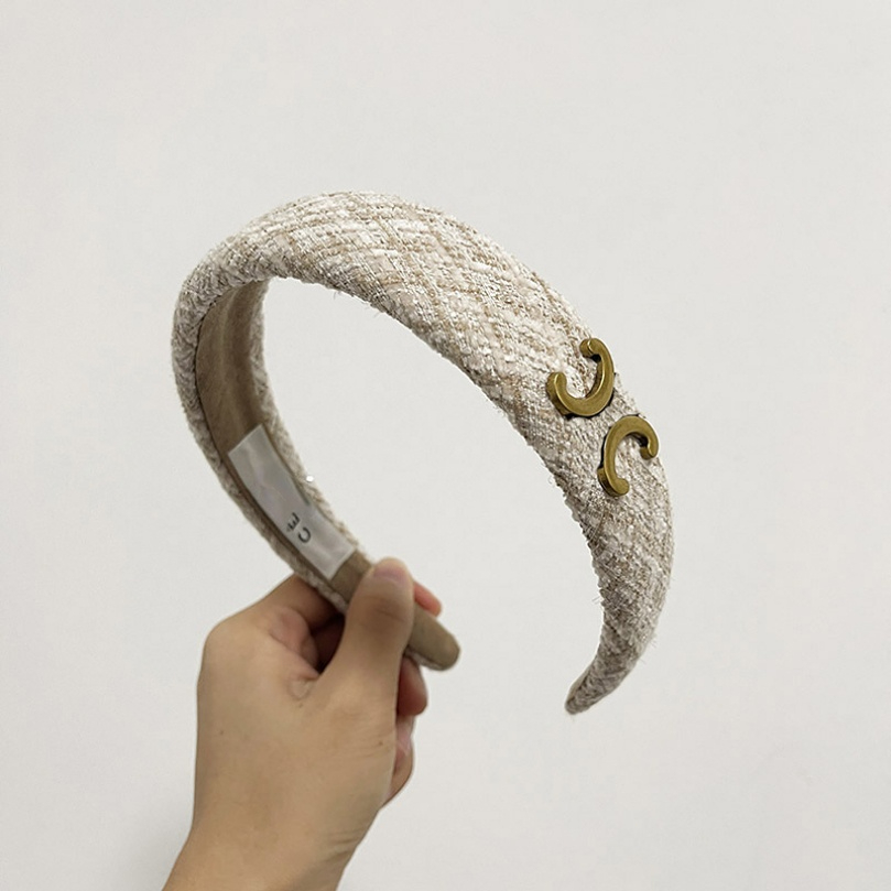 Korean Style Triumphal Arch Hair Hoop Designer Head Scarf Luxury Brand Plush Plaid Headband Knitting Vintage Sponge Letters Hairpin Lovers Hair Accessories