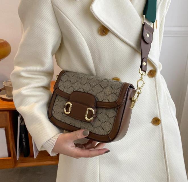Pretty High Quality Luxurys Designers Shoulder Bags 21CM Handbag Messenger Women Totes Fashion Vintage Handbags Printed Flower Fashion Crossbody Clutch Wallet, Khaki
Pretty High Quality Luxurys Designers Shoulder Bags 21CM Handbag Messenger Women Totes Fashion Vintage Handbags Printed Flower Fashion Crossbody Clutch Wallet, Khaki