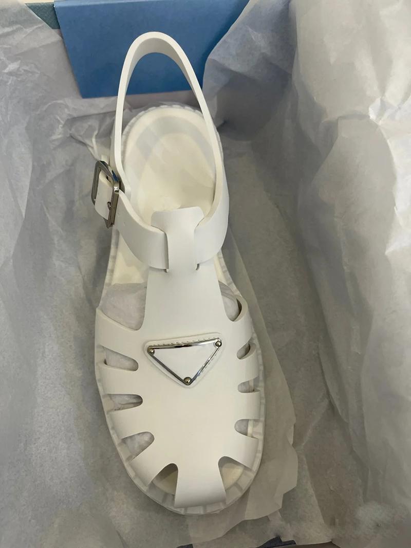 2022 new fashion newest sandals Triangular buckle Narrow Bandl Women Shoe The designers strongly recommends Casual Top quality Rubber low heel Front Rear, Black
2022 new fashion newest sandals Triangular buckle Narrow Bandl Women Shoe The designers strongly recommends Casual Top quality Rubber low heel Front Rear, Black