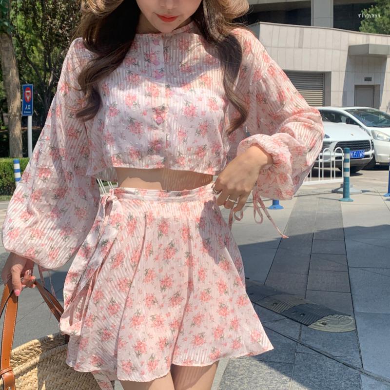 Women' Tracksuits Pink Floral Sweet Two Piece Set Women Long Sleeve Loose Shirt Blouse Crop Top Bandage Shorts Sets Holiday 2 Pant Suits 
Women' Tracksuits Pink Floral Sweet Two Piece Set Women Long Sleeve Loose Shirt Blouse Crop Top Bandage Shorts Sets Holiday 2 Pant Suits