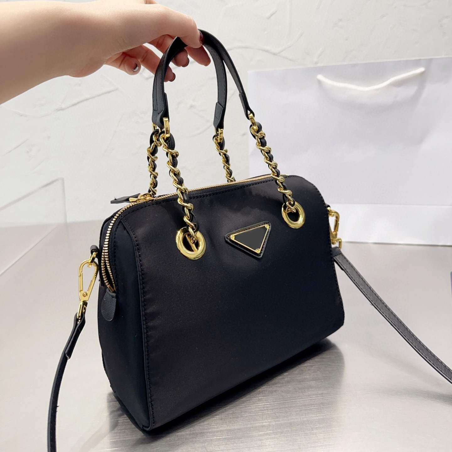5A Senior Sense Designer Parachute Cloth Bag Fashion Classic Black Single Shoulder Handbag Metal Chain Handle Tote
5A Senior Sense Designer Parachute Cloth Bag Fashion Classic Black Single Shoulder Handbag Metal Chain Handle Tote