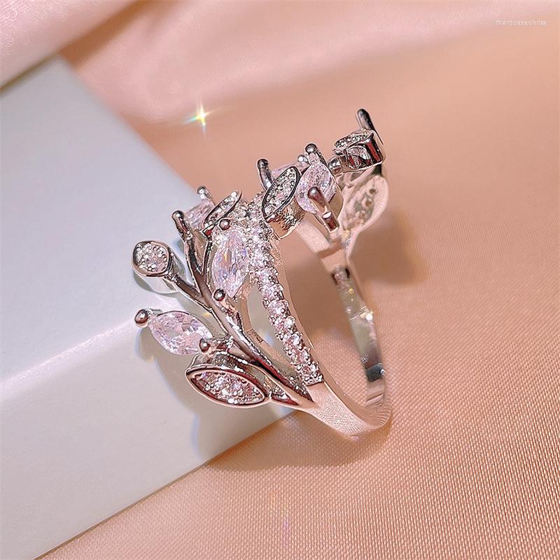 Wedding Rings CAOSHI Trendy Aesthetic Lady Party Ring With Leaf Shape Design Fashion Accessories For Ceremony Silver Color Jewelry Gift
Wedding Rings CAOSHI Trendy Aesthetic Lady Party Ring With Leaf Shape Design Fashion Accessories For Ceremony Silver Color Jewelry Gift