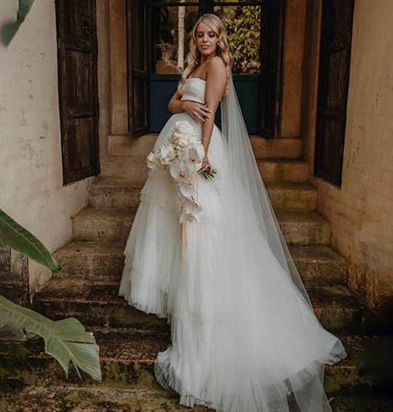2023 Two Pieces Boho A Line Wedding Dresses Pleats Tiered Skirt Strapless Sleeveless Long Beach Ivory Tulle Bridal Gowns Court Train Back Buttons Sexy