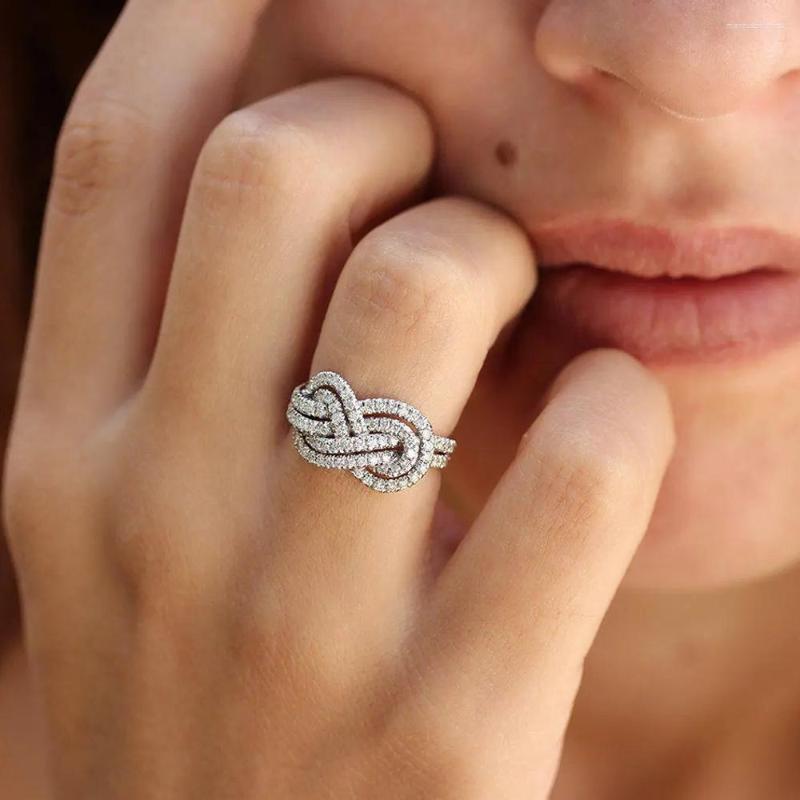 Wedding Rings Paved Dazzling CZ Women's Ring Trendy Twist Shape Jewelry Female Silver Color 2022 Trend Party Crystal Gift
Wedding Rings Paved Dazzling CZ Women's Ring Trendy Twist Shape Jewelry Female Silver Color 2022 Trend Party Crystal Gift