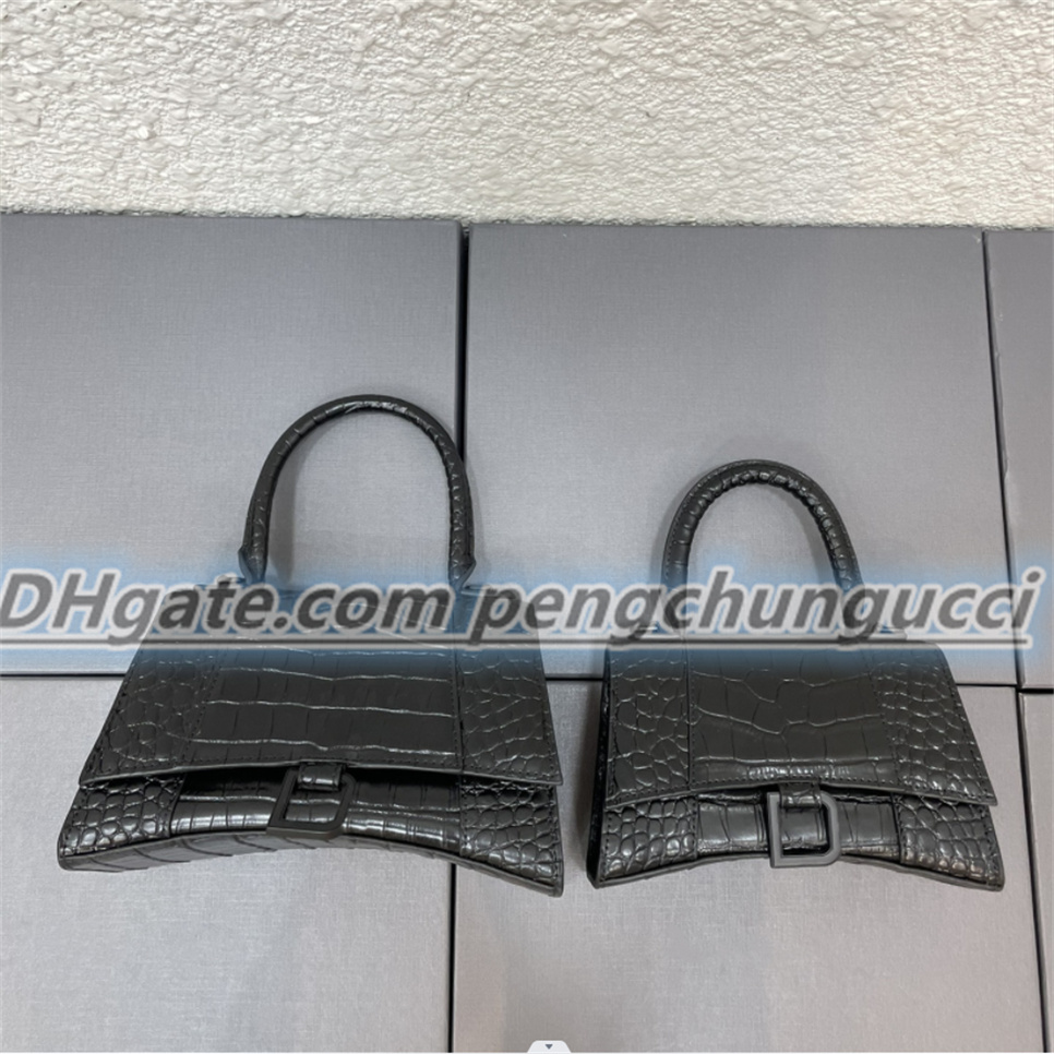 5A Top handbag designer wallet shoulder cross bag wallets handbags half moon tramp buckle leather pure crocodile single handle handbag women's luxury Purses, Black crocodile pattern+gold buckle
5A Top handbag designer wallet shoulder cross bag wallets handbags half moon tramp buckle leather pure crocodile single handle handbag women's luxury Purses, Black crocodile pattern+gold buckle