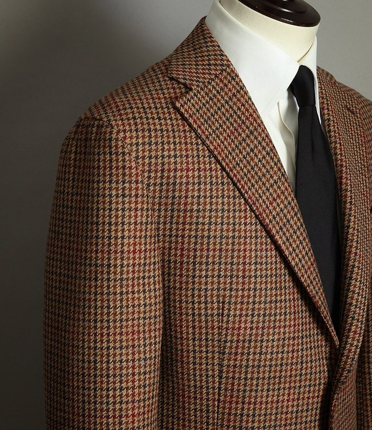 One Piece Handsome Wedding Tuxedos Men Suit Classical Style Notched Lapel Three Outer Pockets Modern Formal Customized Business Suit Back Vent Casual 