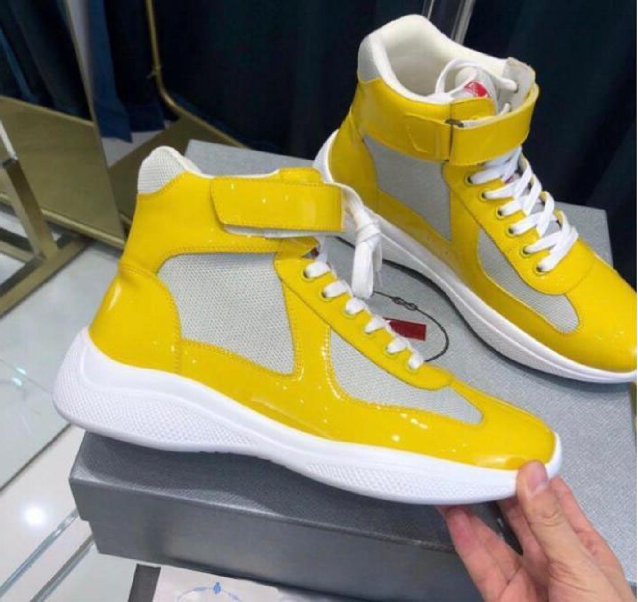 Perfect Americas Cup High-top Sneakers Shoes Men Casual Walking Rubber Sole Men's Sports Mesh Fabric Patent Leather Outdoor Trainers
Perfect Americas Cup High-top Sneakers Shoes Men Casual Walking Rubber Sole Men's Sports Mesh Fabric Patent Leather Outdoor Trainers