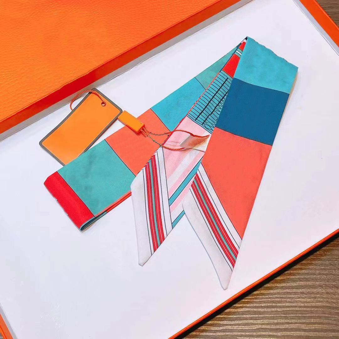Fashion Designer Silk Scarf Women's Classic Monogram Striped Scarfs Super Soft Top Silk Headband 5x95cm
Fashion Designer Silk Scarf Women's Classic Monogram Striped Scarfs Super Soft Top Silk Headband 5x95cm