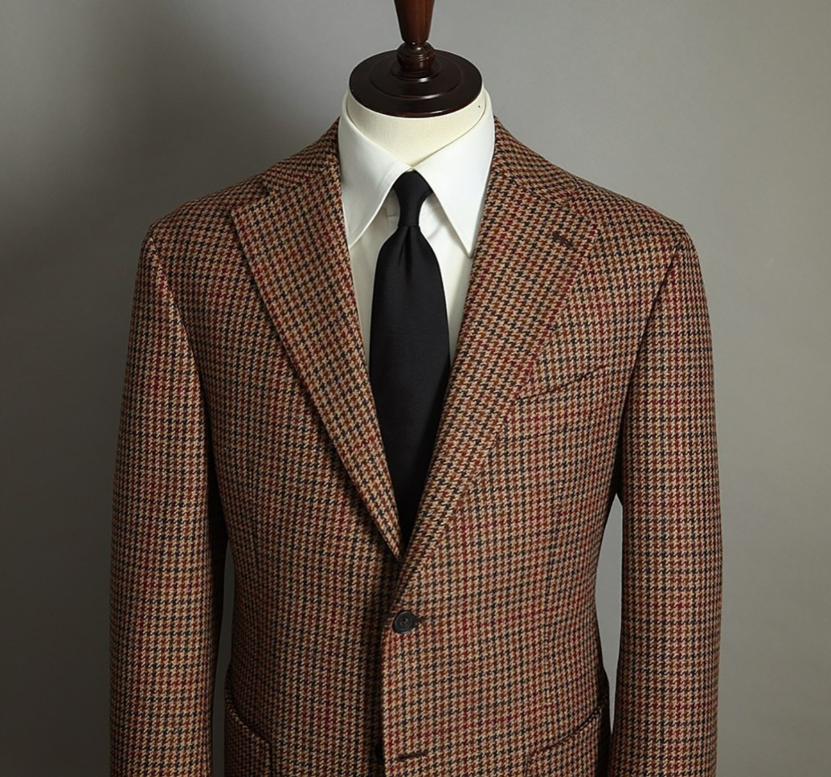 One Piece Handsome Wedding Tuxedos Men Suit Classical Style Notched Lapel Three Outer Pockets Modern Formal Customized Business Suit Back Vent Casual 