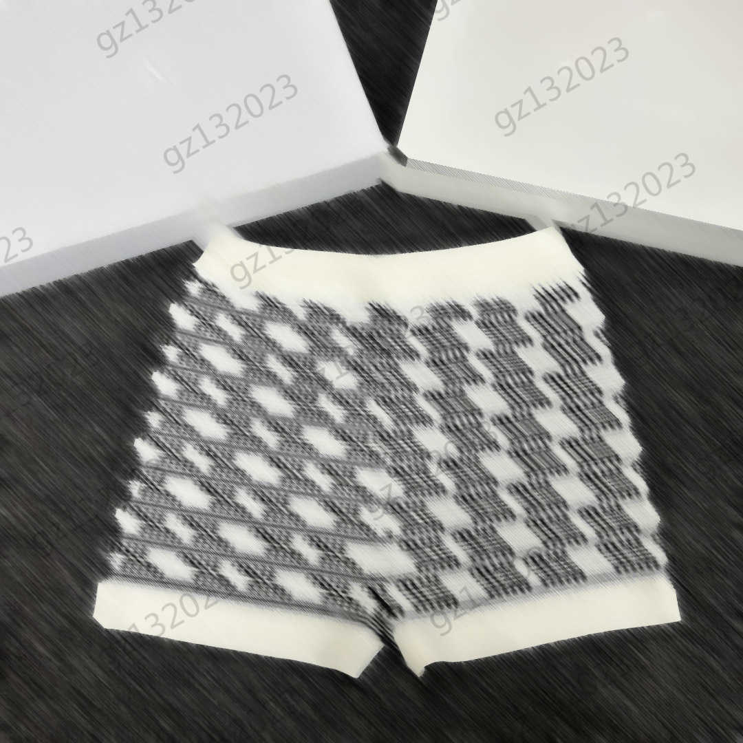 Brand Women Shorts Letter Stripe Embroidery High Waist Casual Loose Shorts Elastic Fabric Fashion Joker Women Clothing
Brand Women Shorts Letter Stripe Embroidery High Waist Casual Loose Shorts Elastic Fabric Fashion Joker Women Clothing