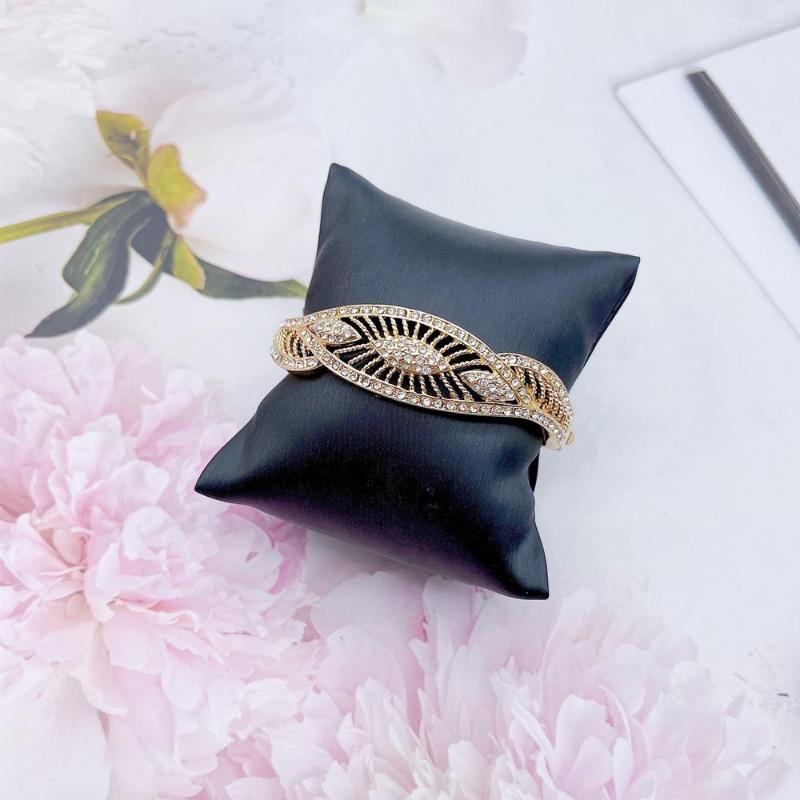 Bangle Neovisson Gold Color Women Crystal Bracelet Arabic Morocco Wedding Bridal Gift Jewelry High Quality Luxuriant Accessorie
Bangle Neovisson Gold Color Women Crystal Bracelet Arabic Morocco Wedding Bridal Gift Jewelry High Quality Luxuriant Accessorie