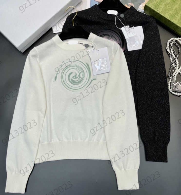 Womens T-shirts Logo Jacquard Crewneck Pullover T-shirt Tees Gold Silk Blend Long-sleeved Casual Joker Undershirt Tops Simple Designer Women Apparel 2 Colors 1970, 16
Womens T-shirts Logo Jacquard Crewneck Pullover T-shirt Tees Gold Silk Blend Long-sleeved Casual Joker Undershirt Tops Simple Designer Women Apparel 2 Colors 1970, 16