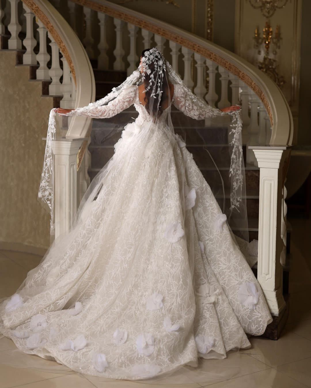 Mermaid Wedding Dresses Deep V Neck Long Sleeves Beads Applique Sequins 3D Lace wers Ruffles Sparkly Detachable Train Plus Size Bridal Gowns Custom Ma