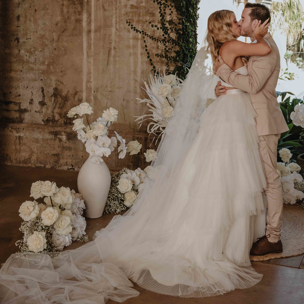 2023 Two Pieces Boho A Line Wedding Dresses Pleats Tiered Skirt Strapless Sleeveless Long Beach Ivory Tulle Bridal Gowns Court Train Back Buttons Sexy