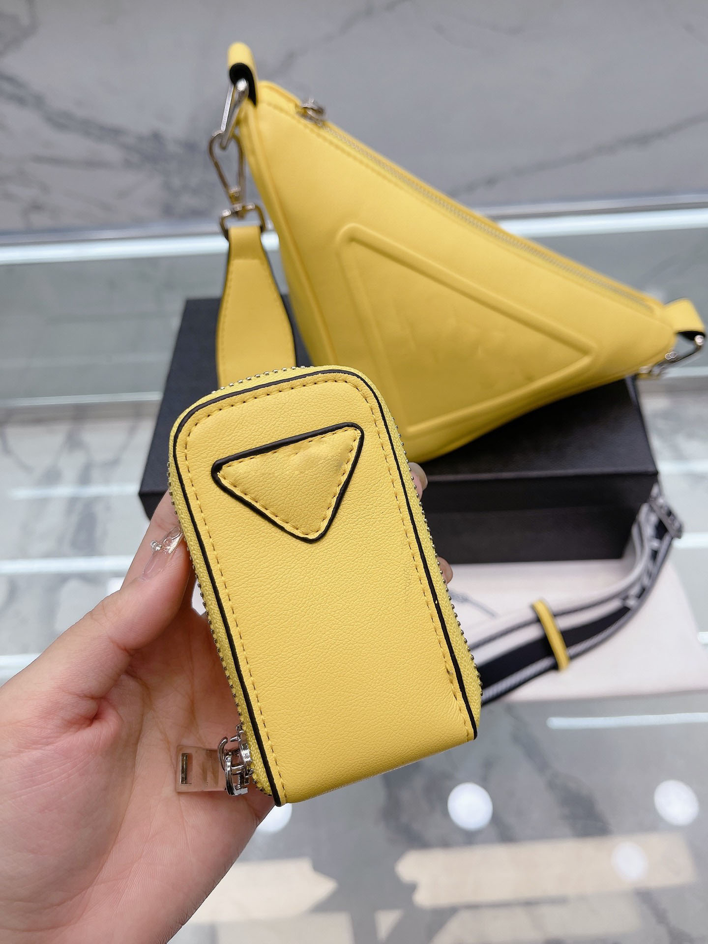 Designer bag hobo shoulder bag for women Messenger promotion Chest pack lady Tote chains handbags Cross body prada bag vintage handbag purse, Green
Designer bag hobo shoulder bag for women Messenger promotion Chest pack lady Tote chains handbags Cross body prada bag vintage handbag purse, Green